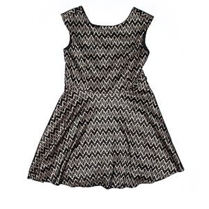 Un Deux Trois Lace Chevron Dress